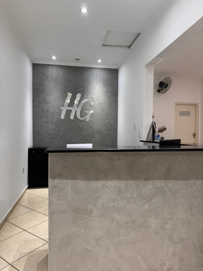 Um paciente sorrindo após tratamento odontológico